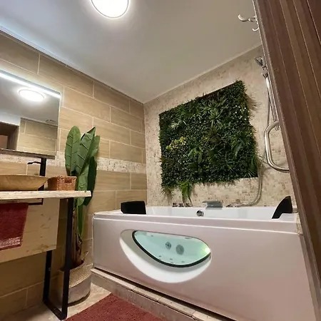 Velours & Balneo Сен-Назер