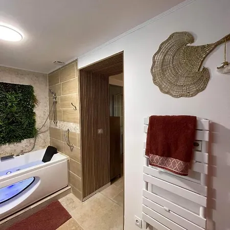 Apartment Velours & Balneo Saint-Nazaire (Loire-Atlantique)